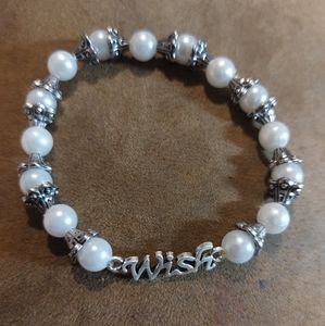 Handcrafted bracelet by Crownscreations